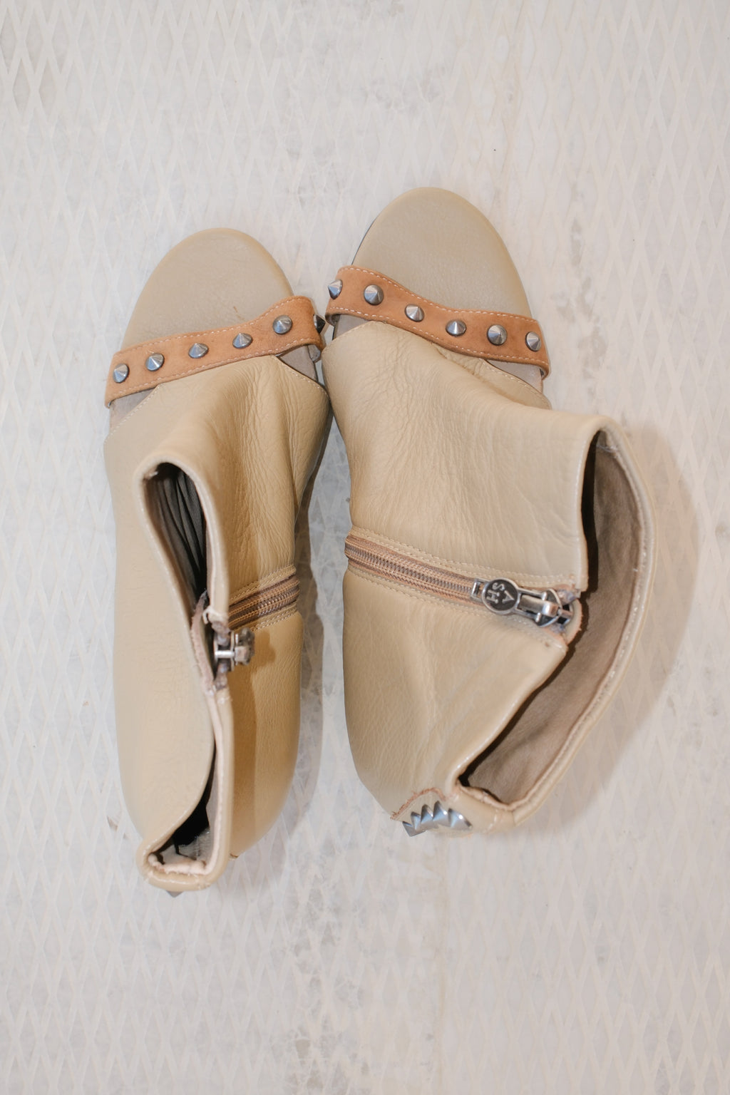 Ash wedge heels