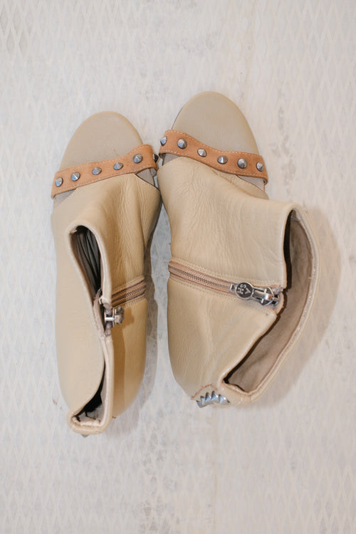 Ash wedge heels