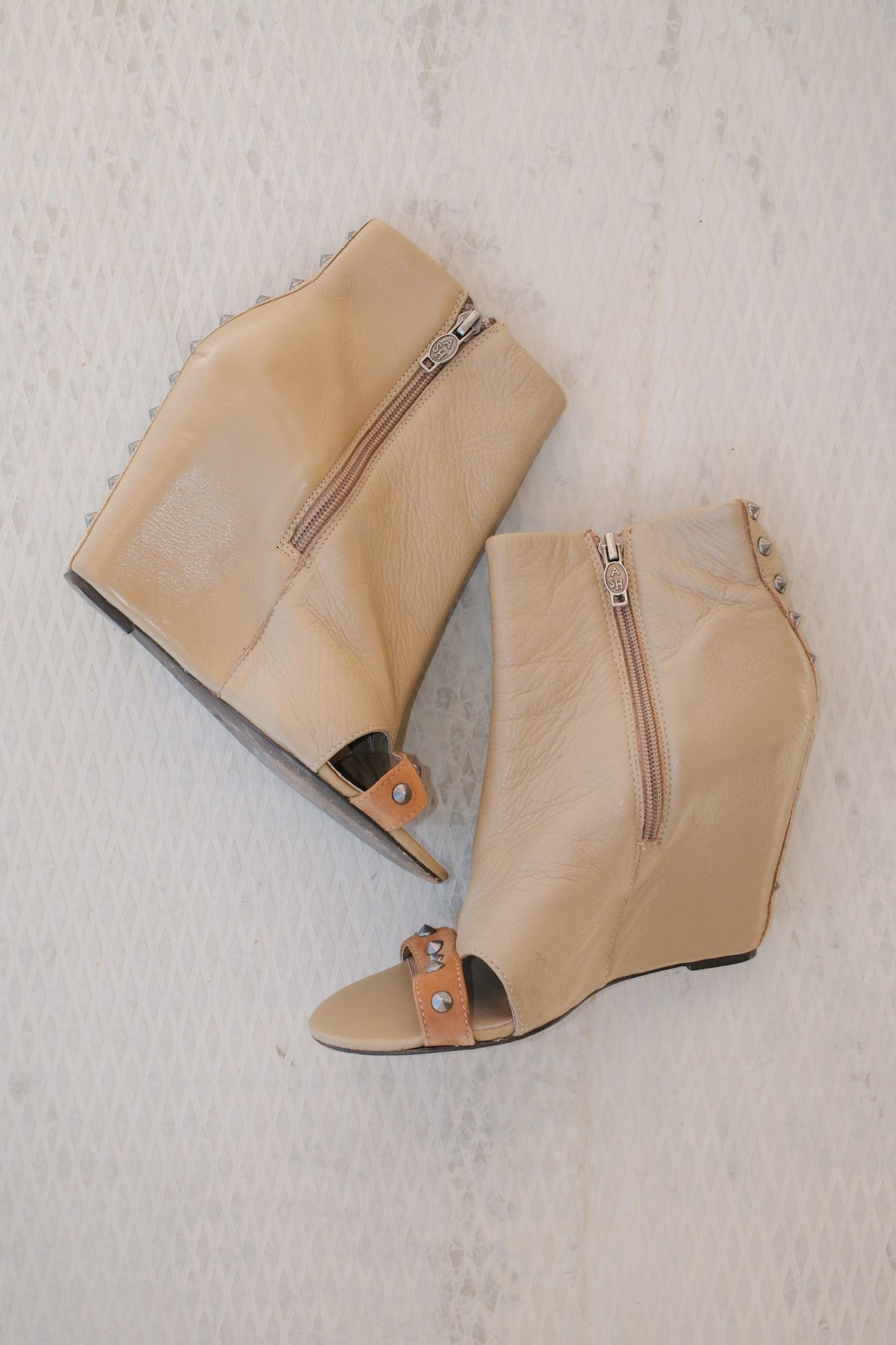 Ash wedge heels