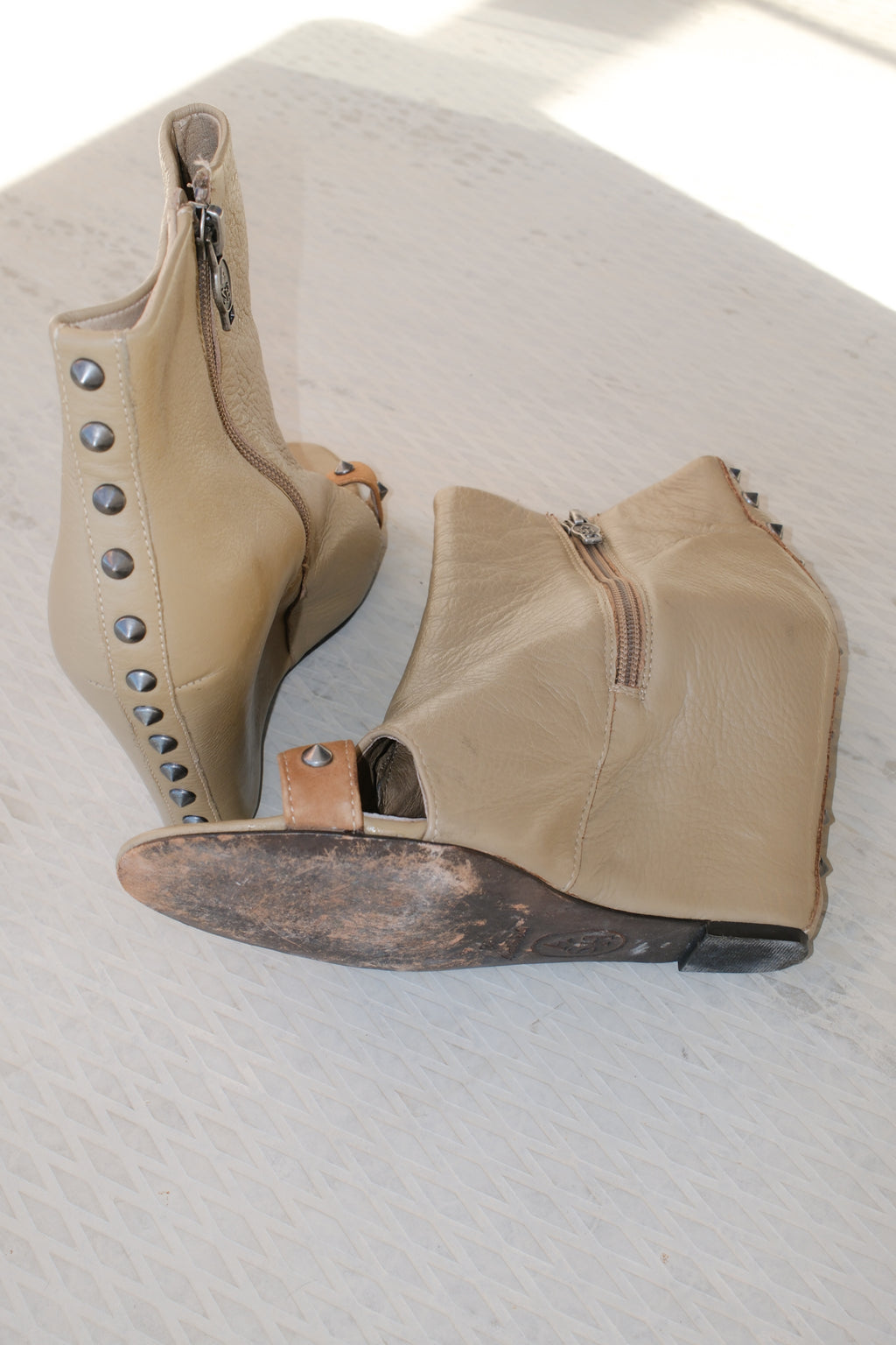 Ash wedge heels
